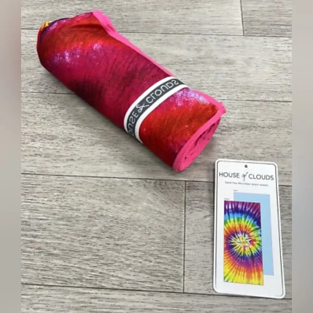 NWT! House of Clouds Tie Dye Sand Free Microfiber Beach Towel